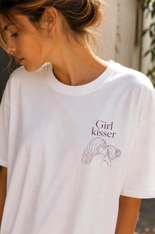 Girl Kisser | Lesbian Graphic Tee | oversized Shirt | Sapphic LGBT Queer | Feminist | Gay T-Shirt | Girlfriend Love | Female Couple