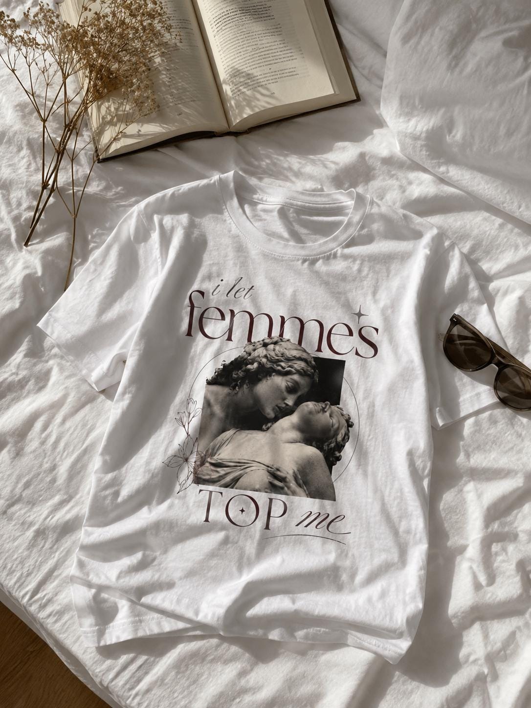 Lesbian - I let femmes top me - oversized Shirt, Lesbian Shirt, Pride Merch, Sapphic LGBT Queer Gift, Lesbian Gifts, WLW, Feminist Tee