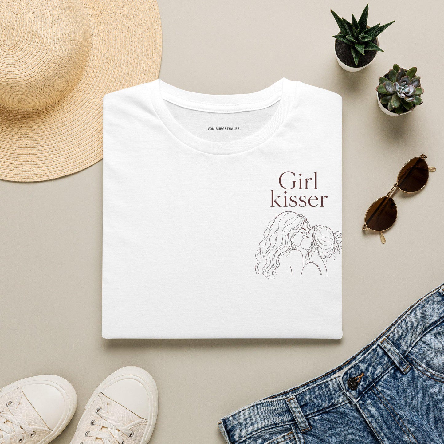 Girl Kisser | Lesbian Graphic Tee | oversized Shirt | Sapphic LGBT Queer | Feminist | Gay T-Shirt | Girlfriend Love | Female Couple