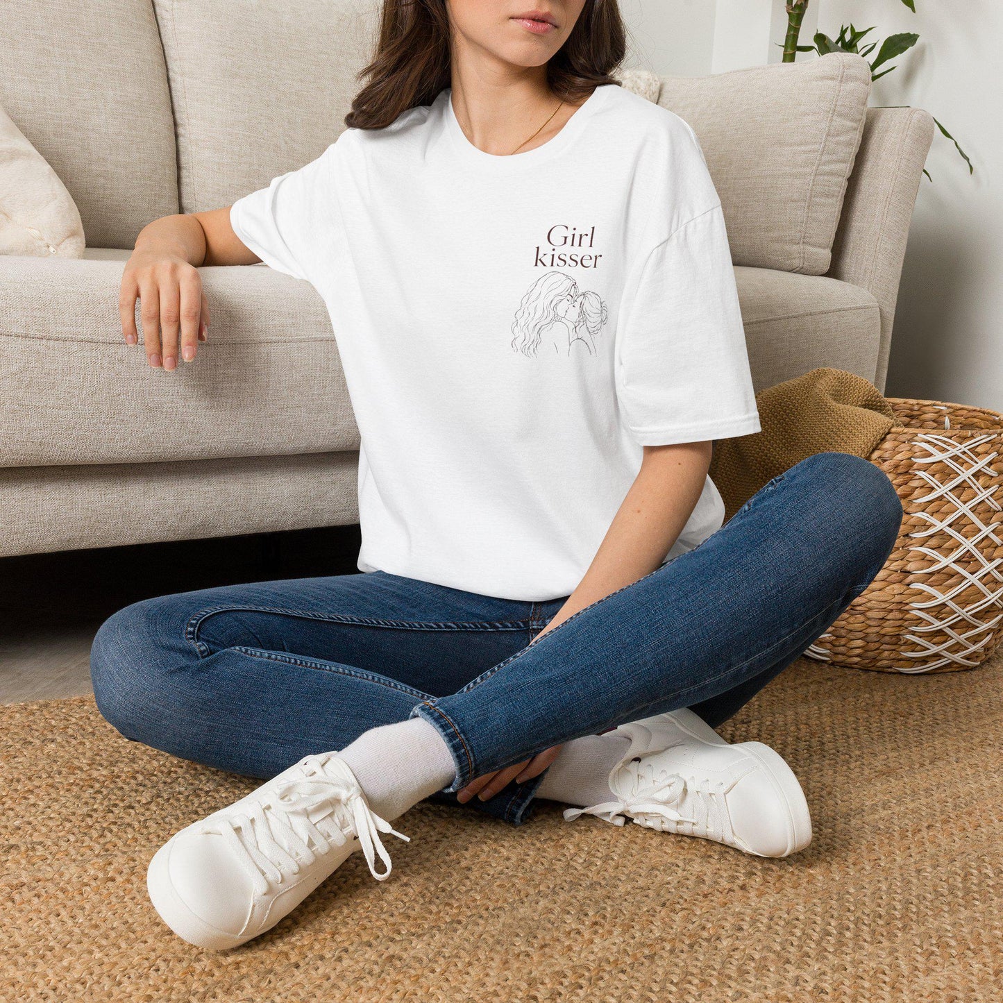 Girl Kisser | Lesbian Graphic Tee | oversized Shirt | Sapphic LGBT Queer | Feminist | Gay T-Shirt | Girlfriend Love | Female Couple