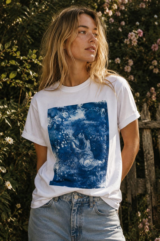 Lesbian LOVERS Cyanotype T-Shirt – Blue Sapphic Art Print Tee – Romantic Classical Illustration Shirt – Vintage Style Poetry Top